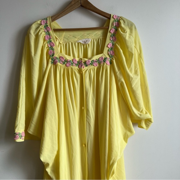 Vintage Linda Montréal Nylon Nightgown Yellow Flowers Embroidery One Size - Picture 5 of 15